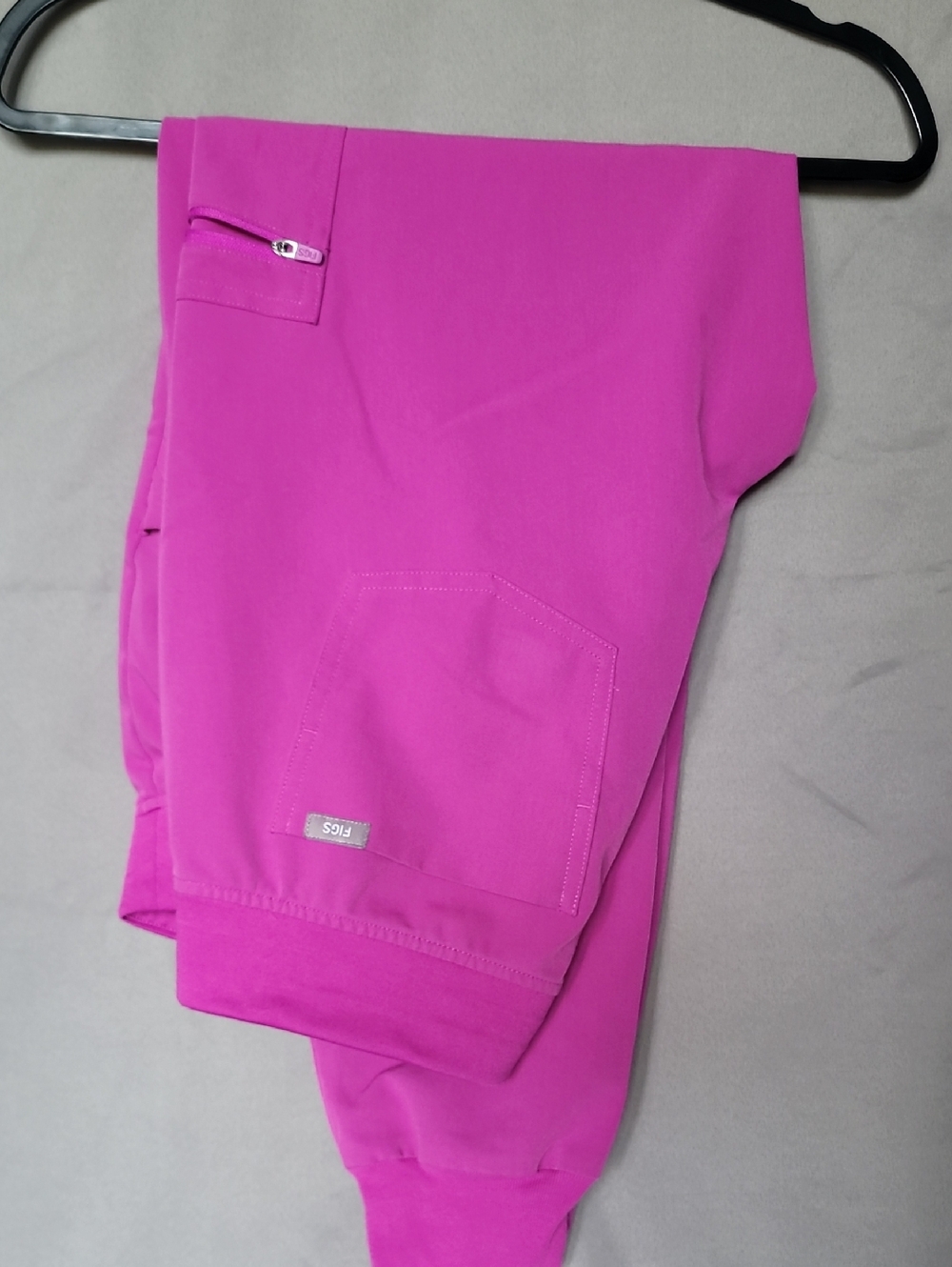 Figs ZAMORA JOGGERS MEDIUM Beat It Pink Scrub